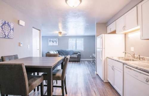Sunnyland Apartment | WOOD'INN - Cozy 2BD over the bridge
