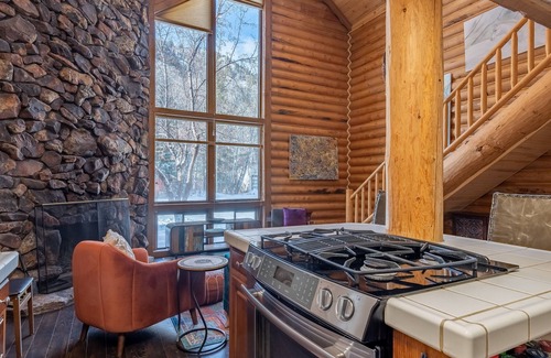 Ketchum Cabin | Wood River Cabin - Pet Friendly & Walking Distance to River Run