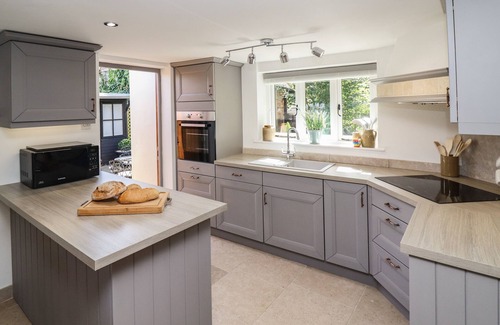 Pitchcombe Cottage | Woodbine Cottage