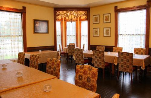 Madisonville Hotel | Woodbine Inn and Restaurant
