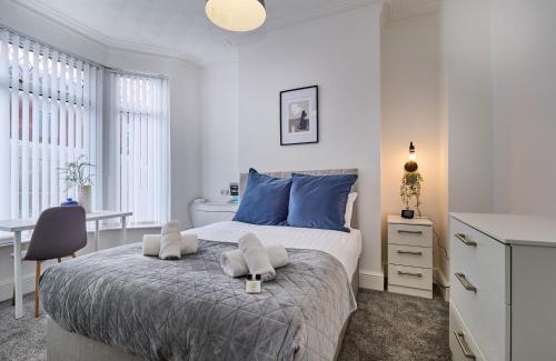 Liverpool House | Woodcroft House - Air Host & Stay - 4 Bedrooms