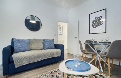 Liverpool House | Woodcroft House - Air Host & Stay - 4 Bedrooms