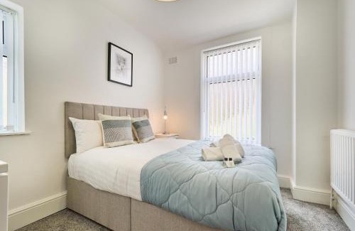 Liverpool House | Woodcroft House - Air Host & Stay - 4 Bedrooms