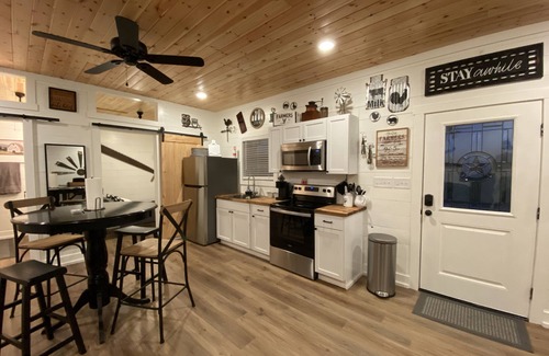 Caldwell Cabin | Woodcutter Cabin at Copperas Creek with Fenced Yard