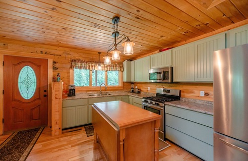 Bingham Cabin | “Wooded Bliss” 💕Cabin in Bingham Maine!