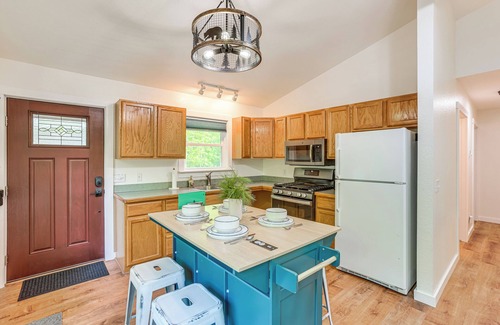 Farwell Cabin | Wooded Country Home w/Spacious Deck in Farwell!