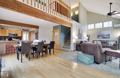 Locust Lake Village Ski Chalet | Wooded Lakeside adventure, walk to dock, 4 kid kayaks, screened porch, ping pong