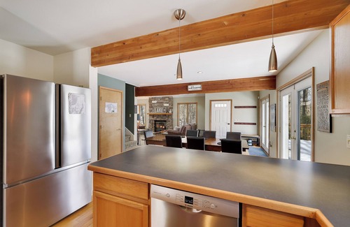 Locust Lake Village Ski Chalet | Wooded Lakeside adventure, walk to dock, 4 kid kayaks, screened porch, ping pong