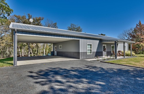 Brenham House | Wooded lot with pond, deer feeder, 3 minutes to downtown Brenham.