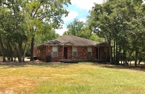 College Station Apartment | Wooded Private Retreat on 1.65 Acres10 min to Texas A&M!