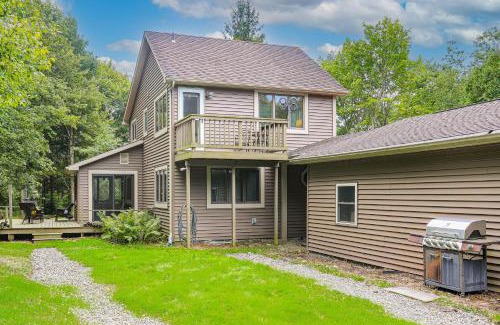 Edinboro House | Wooded Retreat on 5 Acres 6 Mi to Edinboro Lake!