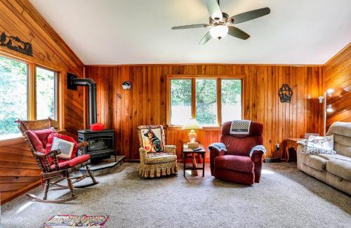 Edinboro House | Wooded Retreat on 5 Acres 6 Mi to Edinboro Lake!
