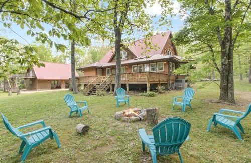 Rising Fawn House | Wooded Retreat with game area and hot tub