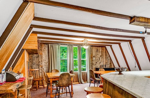 East Dover House | Wooded retreat with private hot tub, firepit & game room with pool table