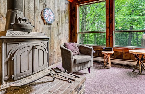 East Dover House | Wooded retreat with private hot tub, firepit & game room with pool table