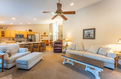 Ely House | Wooded setting, close to town, clean! ATV & snowmobile from front door!