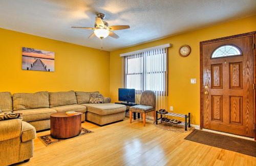 Lakewood Club House | Wooded Twin Lakes Retreat 13 Mi to Lake Michigan!