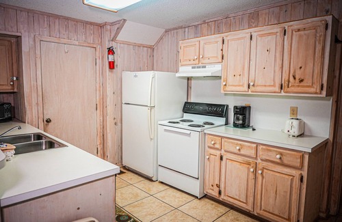 Pine Mountain Cabin | Wooded view cabin located near our recreational activities