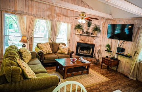 Pine Mountain Cabin | Wooded view cabin located near our recreational activities