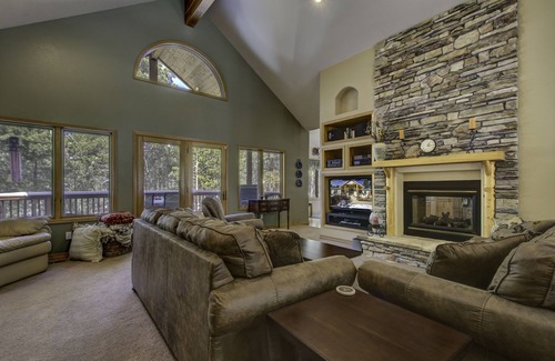 Colorado Springs House | Wooded Wonder - 4 bed 4 bath home on 2.5 acres - Open for USAFA 2024 Graduation