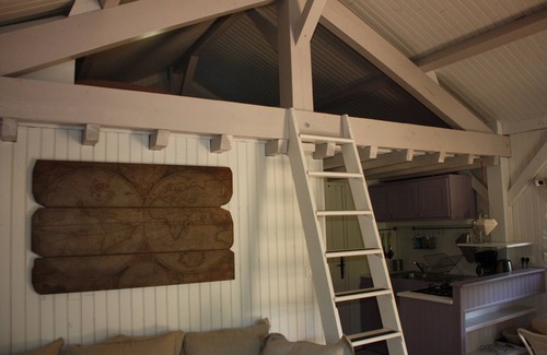 Le Puy-Sainte-Reparade Ski Chalet | Wooden chalet in the middle of the pines