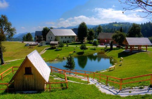 Davca Apartment | Wooden Chalet - Homestead Vrhovc