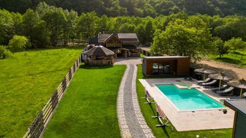 Bosorod Cabin | Wooden Chalet Retezat