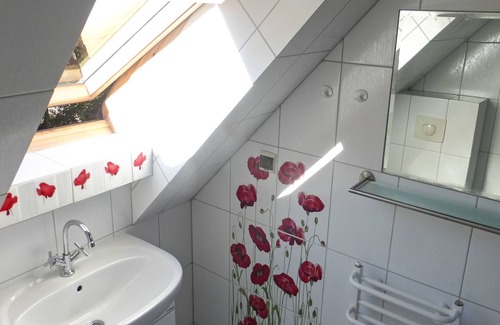 Czarny Mlyn Cottage | Wooden Cottage in Czarny Mlyn with garden and barbecue