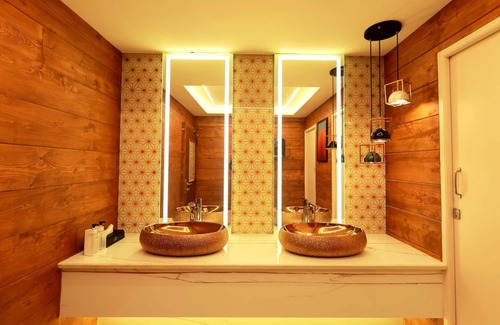 Tindivanam Hotel | Wooden ECR Sea Resort