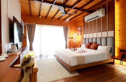 Tindivanam Hotel | Wooden ECR Sea Resort