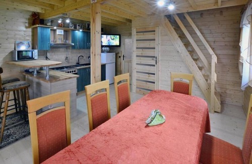 Malechowo House | Wooden House by Ostrowieckie Lake with Beach