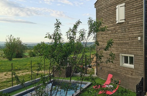 Maraussan House | Wooden house with swimming pool