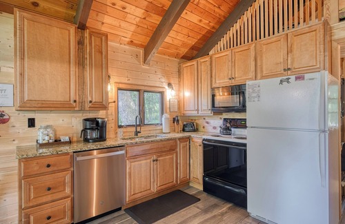Island Park Cabin | Wooden Teepee - Rustic Yellowstone Escape for 4