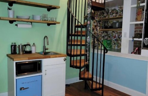 Riverland Terrace Apartment | Wooden Wonderland Loft-Close to Folly Beach & Downtown!nn
