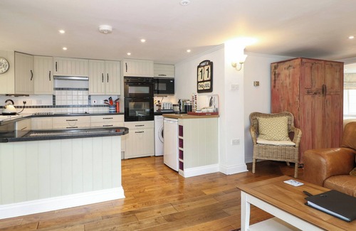 Fontwell Cottage | WOODEND ANNEXE, family friendly, country holiday cottage in Fontwell