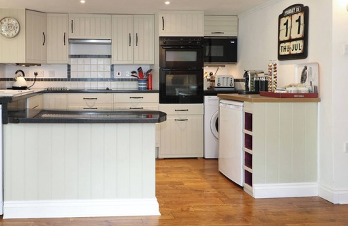Fontwell Cottage | WOODEND ANNEXE, family friendly, country holiday cottage in Fontwell
