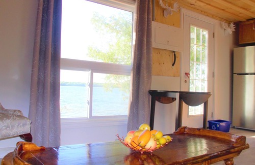 South Bruce Peninsula Cabin | Woodfire Lake Cabin, Sky Lake Retreat. Sleep 2 People