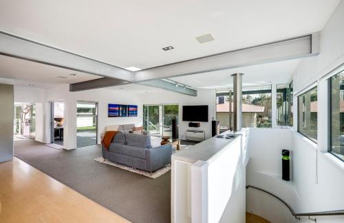 Havelock North House | Woodford Views - Havelock North Holiday Home