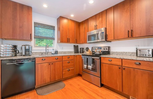 North Glade Hills House | Woodhaven | Dock Slip, Pool Table, Firepit!