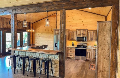 Van Buren Cabin | Woodhaven Hideaway! Beautiful cabin located in Van Buren, view of Current River.