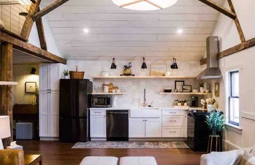 Myerstown House | Woodhaven Hideaway: Cozy, luxe retreat; soaking tub