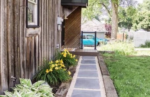 Myerstown House | Woodhaven Hideaway: Cozy, luxe retreat; soaking tub