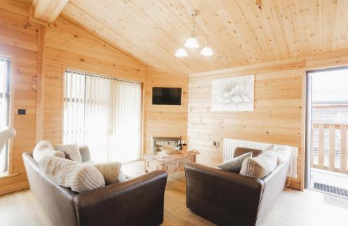 Runcton Holme Cabin | Woodlakes Park By Liv Retreats