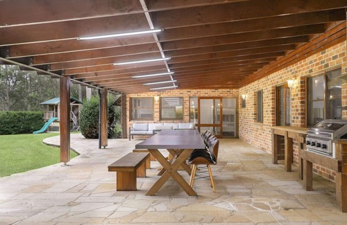 Durren Durren House | Woodland Acreage|Heated Pool|Ponies|Soccer Field