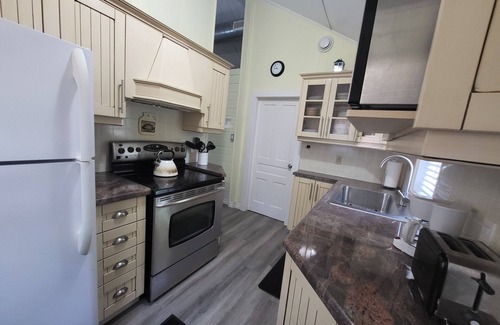 Tiny Cottage | Woodland Beach Tiny/Wasaga Cottage 2 min to the beach