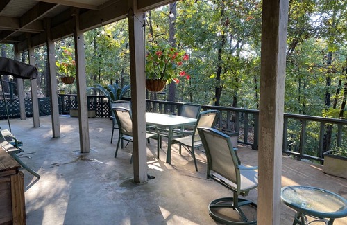 Murfreesboro House | Woodland Cabin Getaway
