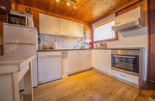 Somme-Leuze Ski Chalet | Woodland Chalet in Heure Park