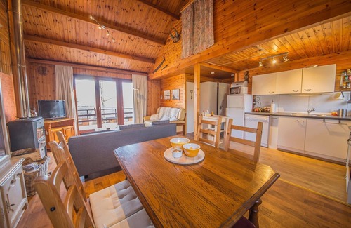 Somme-Leuze Ski Chalet | Woodland Chalet in Heure Park