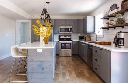 Wellington House | Woodland Chase - Pool + Hot Tub by Wineries