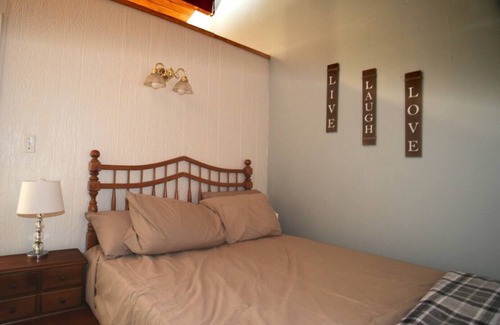 Wofford Heights House | Woodland Cottage near the lake and river